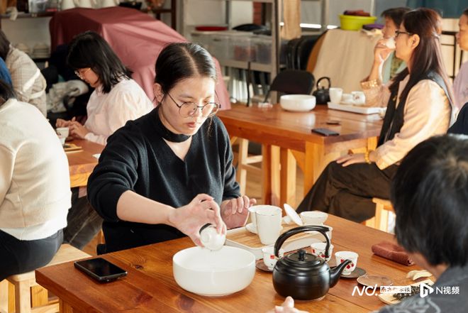 广jbo竞博平台府茶艺代表性传承人马中华分享茶香里的生活哲学(图2)