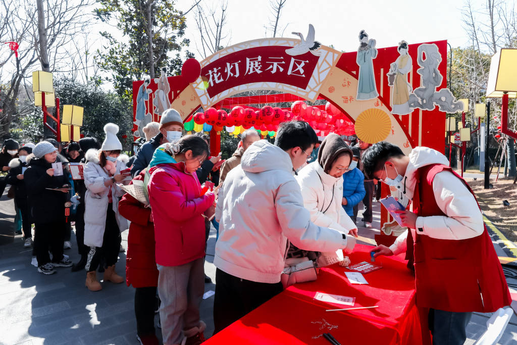 穿汉服品非遗……上海近千名职工参加元宵古风游园会(图2)