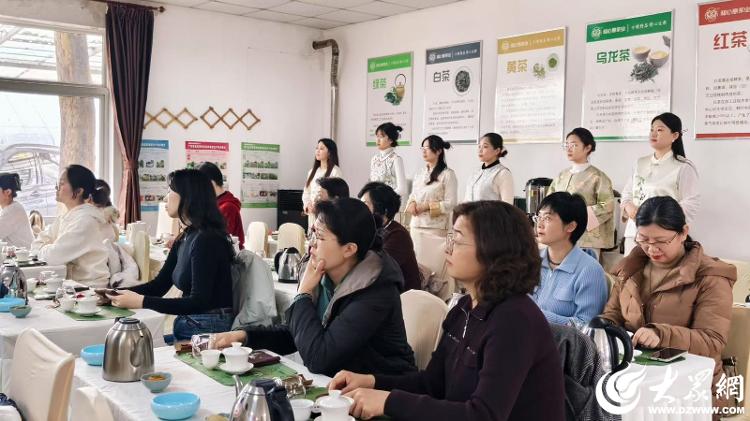 韵芳华 致敬女性力量——烟台市土地储备和利用中心开展庆“三八”茶艺培训讲座主题活动(图2)