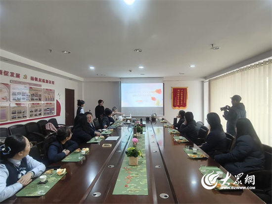 烟台农商银行开发区支行开展“品茗香韵 绽放芳华”妇女节茶艺讲座活动(图3)