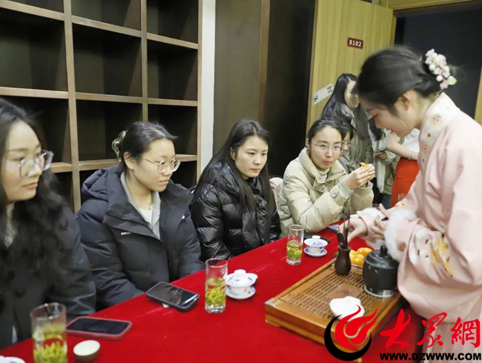 jbo竞博APP山东服装职业学院举办庆祝“三八”国际妇女节茶艺展演活动(图3)