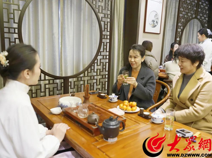 jbo竞博APP山东服装职业学院举办庆祝“三八”国际妇女节茶艺展演活动(图2)