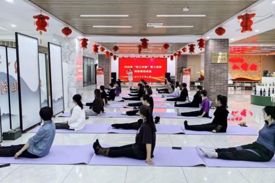 “白天追光晚上逐梦”职工夜校解锁美好生活(图1)