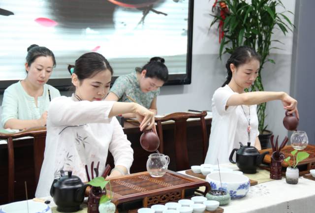 湖北恩施职院：全方位助力民族地区茶产业发展
