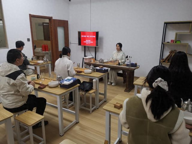 歙县“春日·茶jbo竞博网址艺体验”青年夜校活动成功举办(图1)