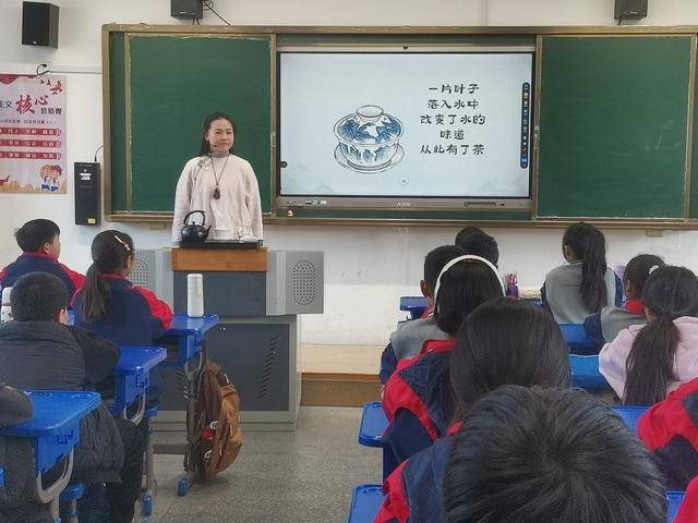 传承非遗薪火 点亮青春校园——安徽师范大学附属亳芜小学举办“非遗文化进校园”主题活动(图1)