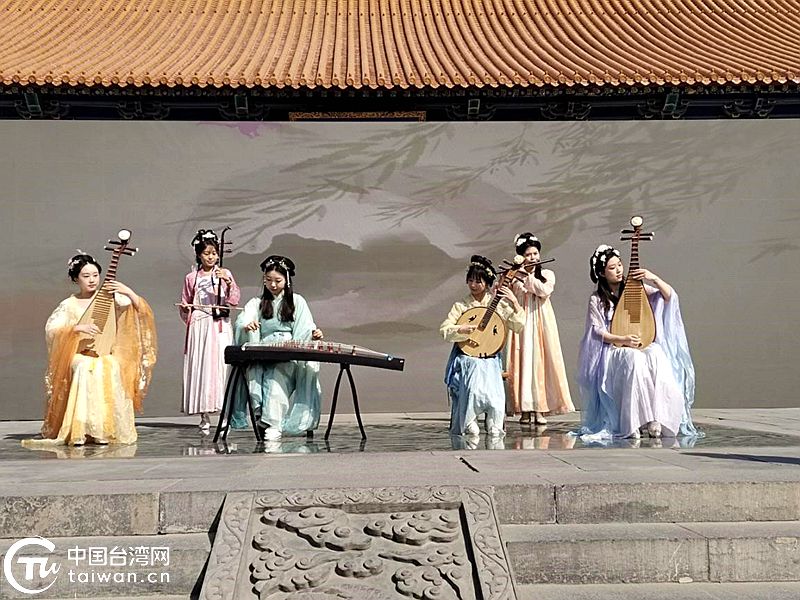 千年府学传雅韵 一脉相承话同心——和谐中华·海峡两岸（济南）论语经典诵读展演暨“潮起两岸 泉茶飘香”系列活动启动仪式举办(图1)