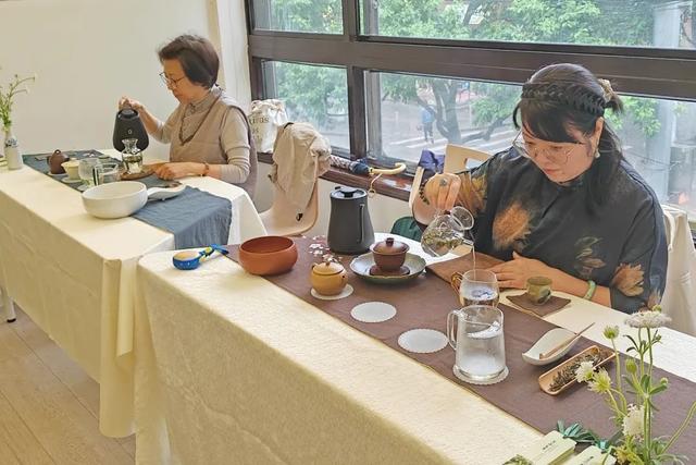 文明一线牵丨这场春日里的茶文化快闪被老人白领齐点赞