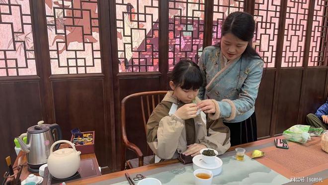 jbo竞博平台茶香纳福运——铁观音茶艺非遗传承人助力安溪文化馆非遗活动(图3)