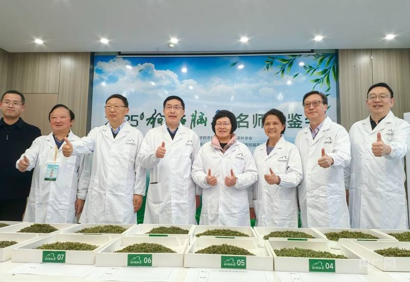 以茶为笔绘产业蓝图2025 狗牯脑茶品鉴jbo竞博入口交易会在江西遂川举行(图3)