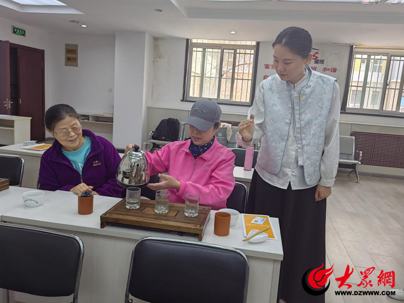 美德健康新生活｜“我们的中国梦 文化进万家”市北区合肥路街道劲松一路社区开展“茶艺进社区茶香润民心”茶艺培训活动(图2)