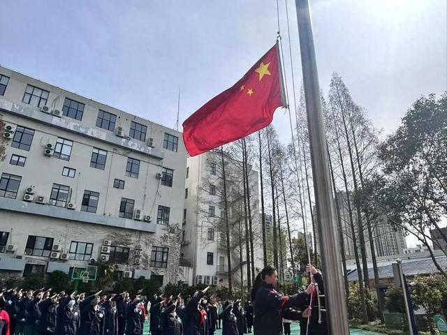 jbo竞博下载自己种自己喝杨浦这所中学“长”出一个诗画茶园(图1)