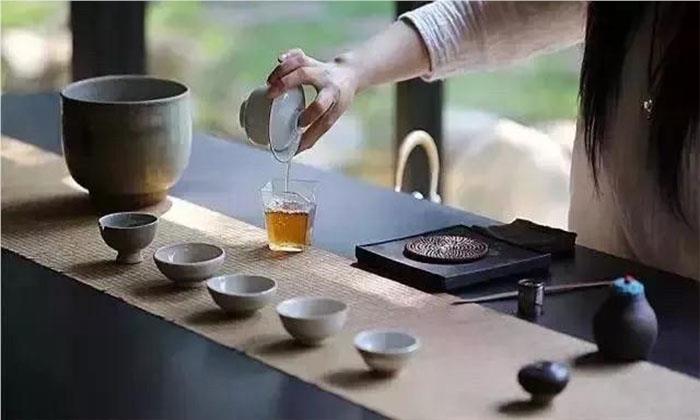 古老茶乡飘出新滋味浙江湖州“春茶经济”焕发乡村新产业