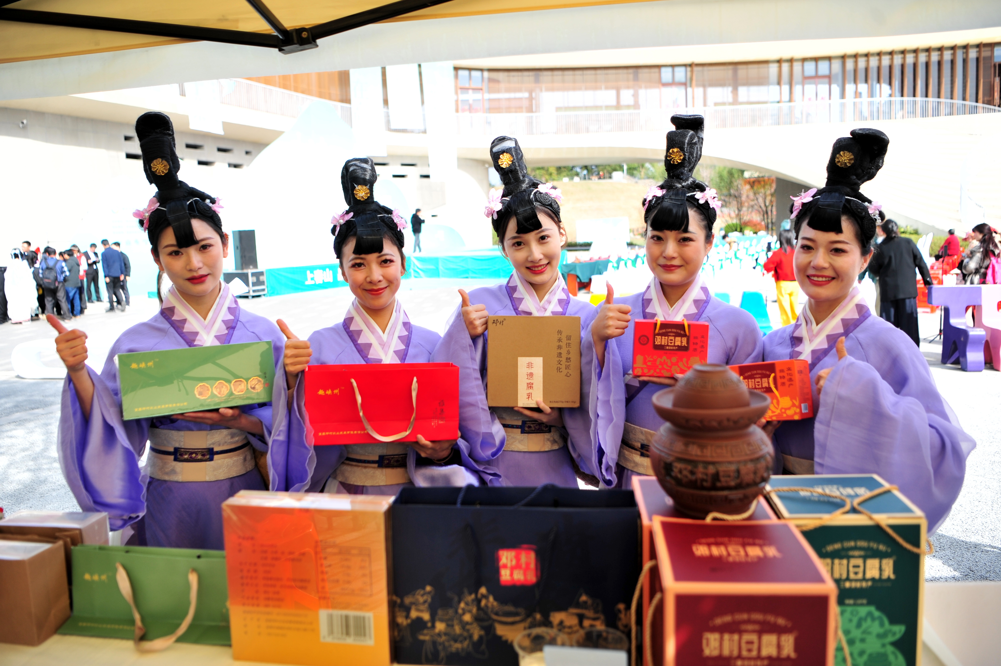 湖北夷陵：邓村茶经故里舞春色 一片茶叶“蝶变”一方产业(图2)