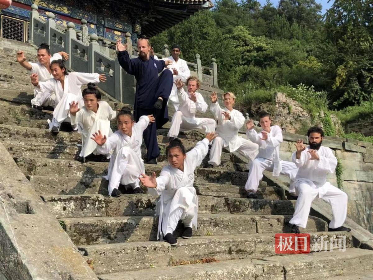 jbo竞博下载武当杰克拿到“中国绿卡”自豪湖北是他第二故乡(图5)