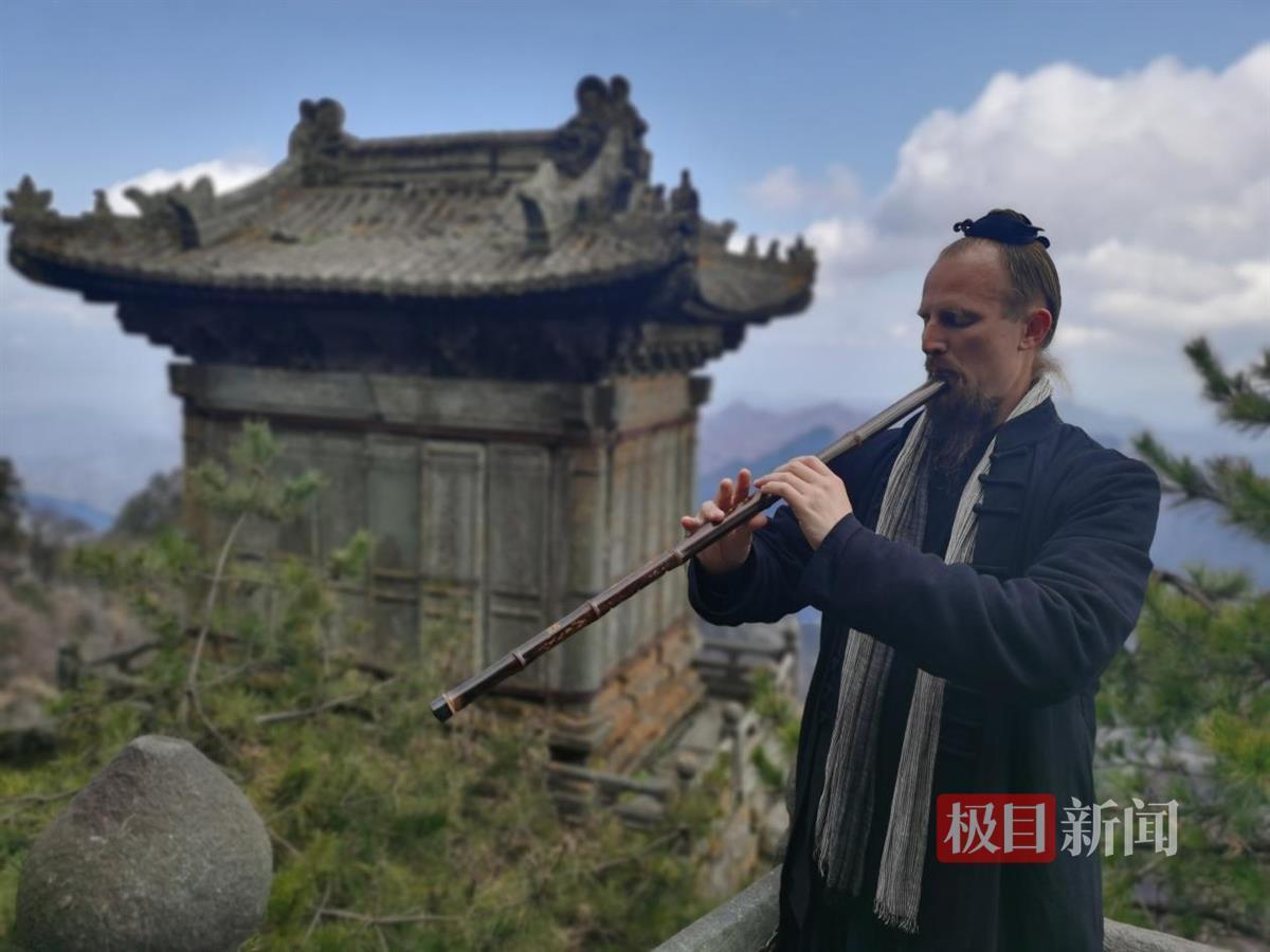 jbo竞博下载武当杰克拿到“中国绿卡”自豪湖北是他第二故乡(图6)