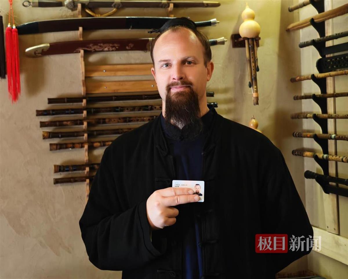 jbo竞博下载武当杰克拿到“中国绿卡”自豪湖北是他第二故乡(图1)