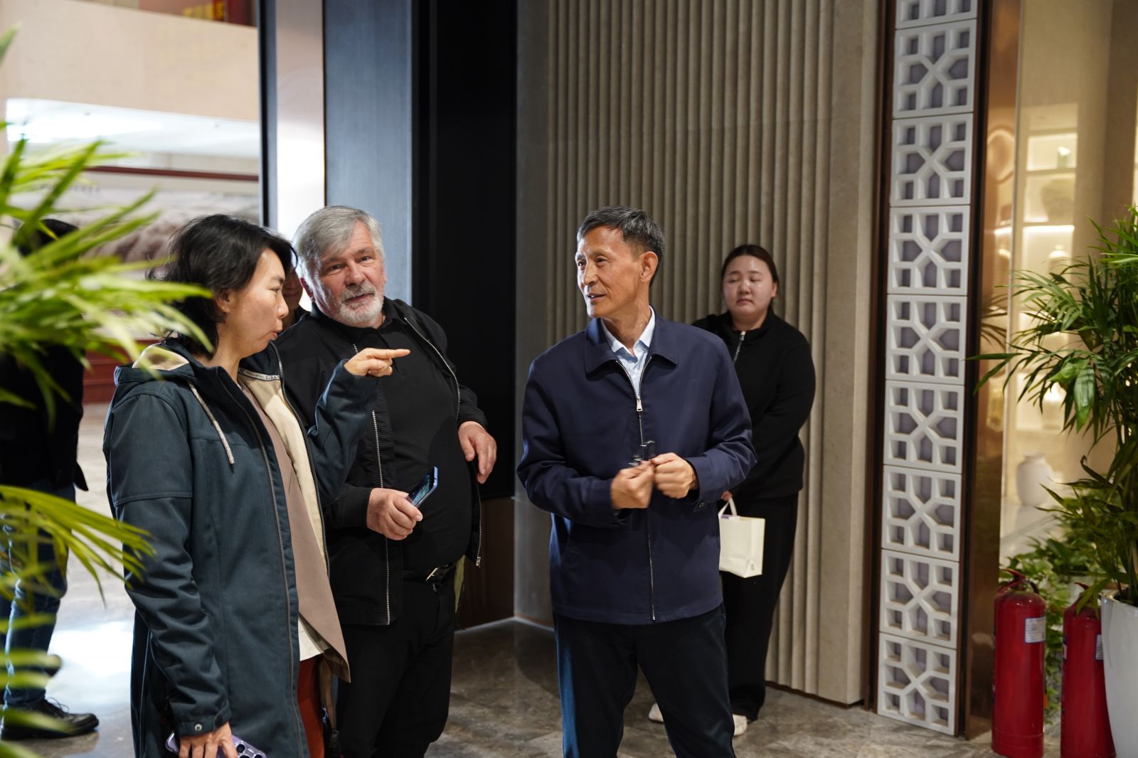 文化共鸣与技术交融：硅元国瓷携手罗森塔尔清华共绘陶瓷新篇章(图1)