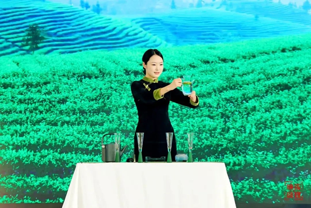 共品中国春天的第一杯茶｜2025泸州·纳溪特早茶新茶上市推介活动在成都举行(图3)