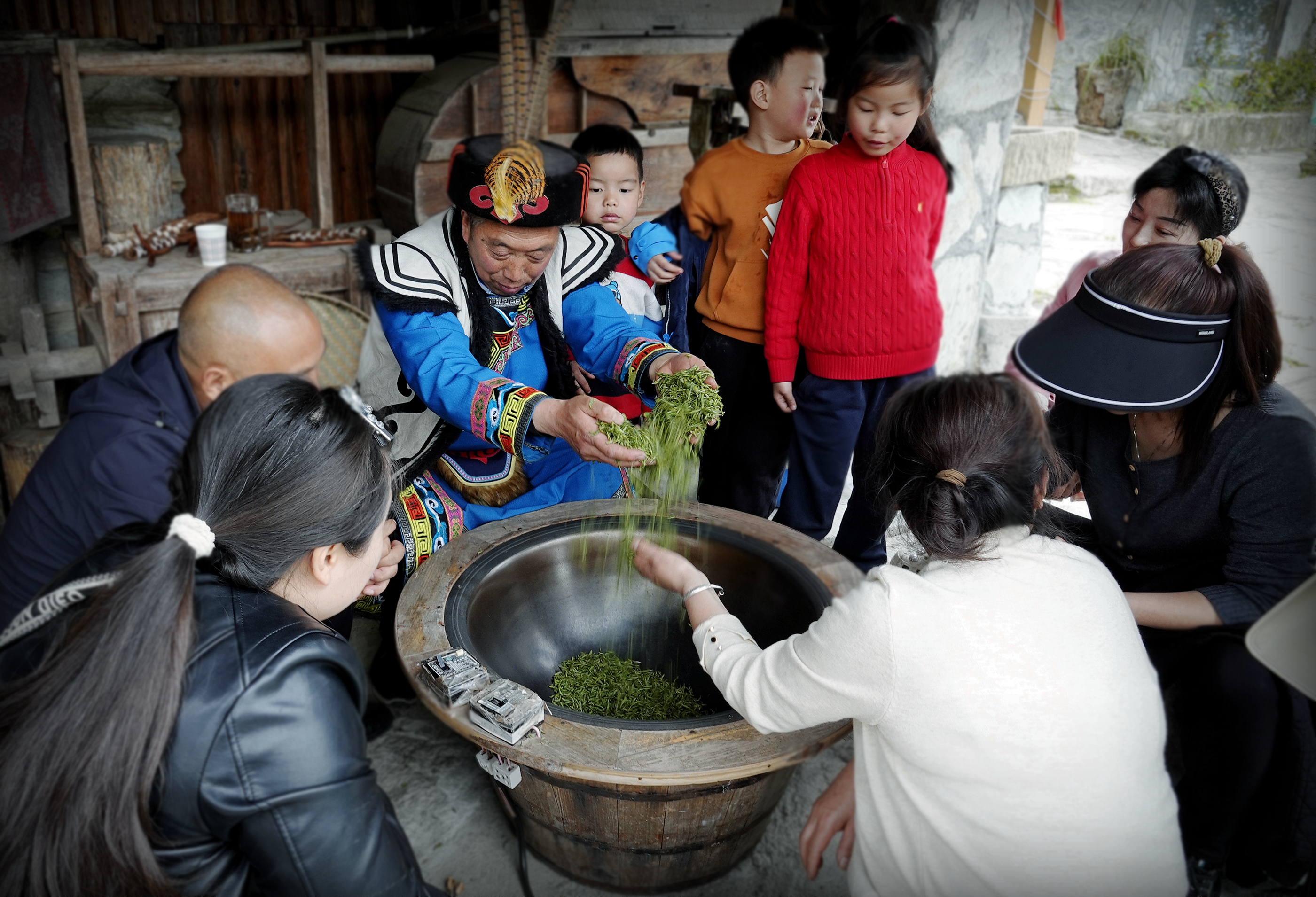 绵阳平武：以茶为媒迎客来 茶旅融合催热“春日经济”(图2)