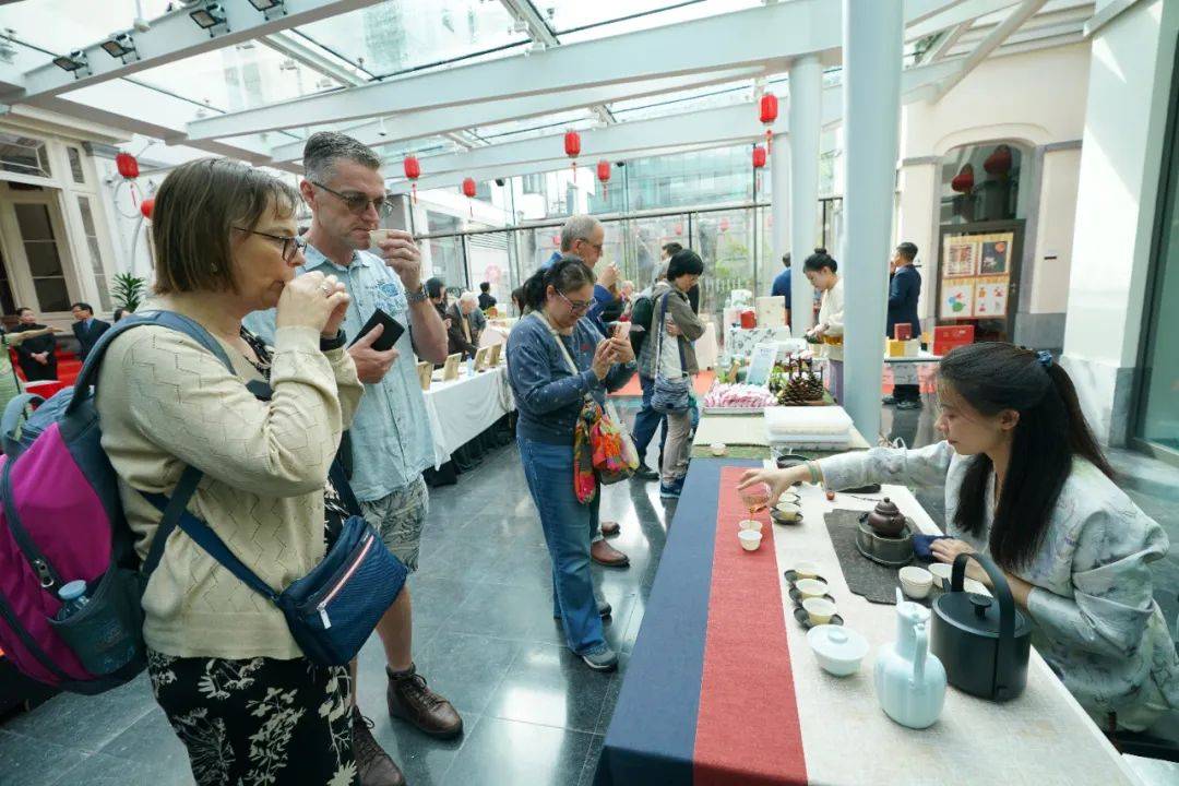 一片茶叶如何在西方引起“蝴蝶效应”？(图1)