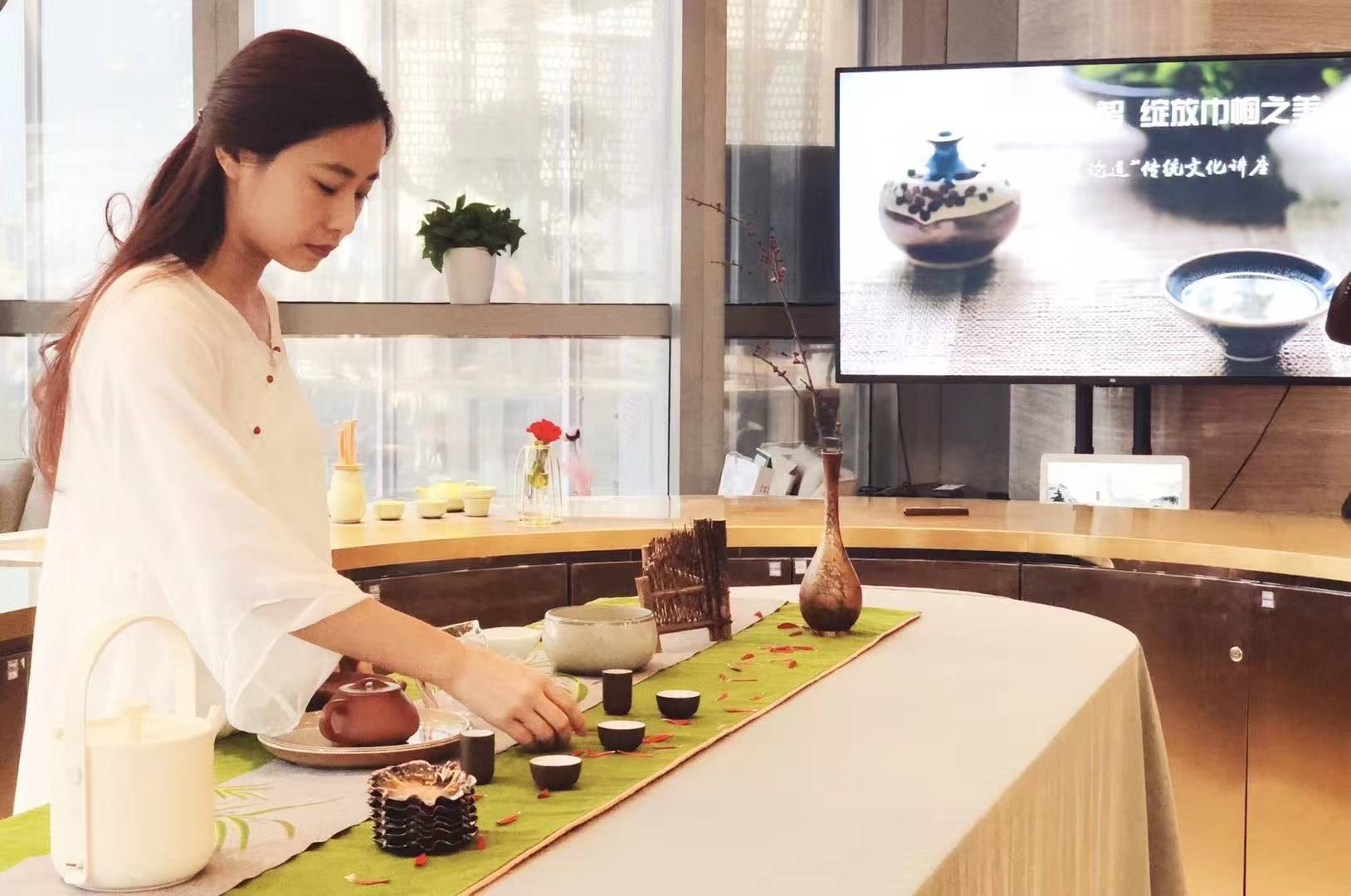 国家技师级茶艺师刘翊箴（刘爽）解析中国茶文化的传承与发展jbo竞博登录——茶产业的发展与茶文化的传承相辅相成(图3)