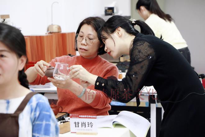 【茶界人物】关洁婷：传承与引领培育茶艺技能人才(图4)