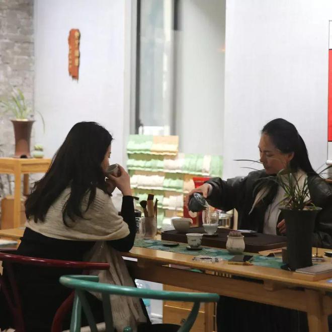 助业者jbo竞博平台说｜创述：一壶茶“激活”基因“蛰伏”七年她终成茶事(图2)