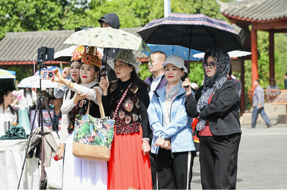 以茶为轴 泸州纳溪区这场展演活动“茶香四溢”jbo竞博APP(图2)