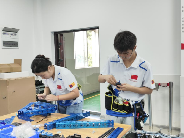 手上有活 发展有道——写在湖南省第二届职业技能大赛开幕之时(图5)