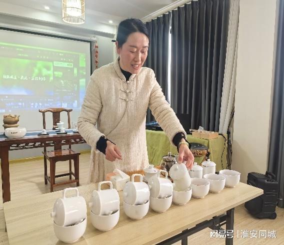 jbo竞博下载淮安工业中专赴社区开展茶艺培训活动(图2)
