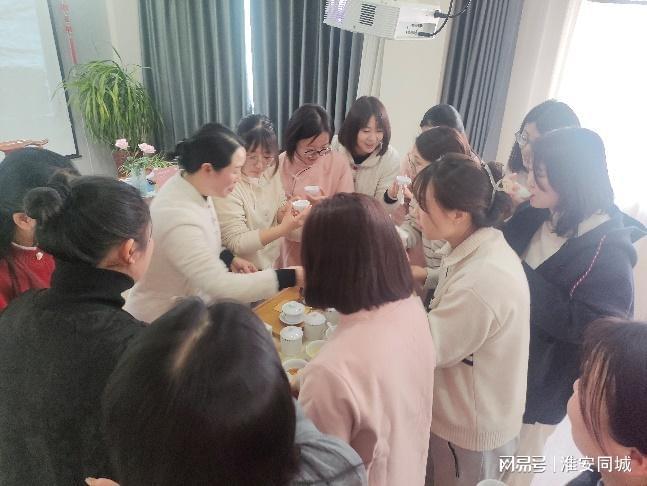jbo竞博下载淮安工业中专赴社区开展茶艺培训活动(图4)