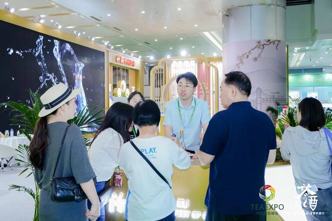 华巨臣第15届武汉茶博会首日现场直击jbo竞博登录(图3)
