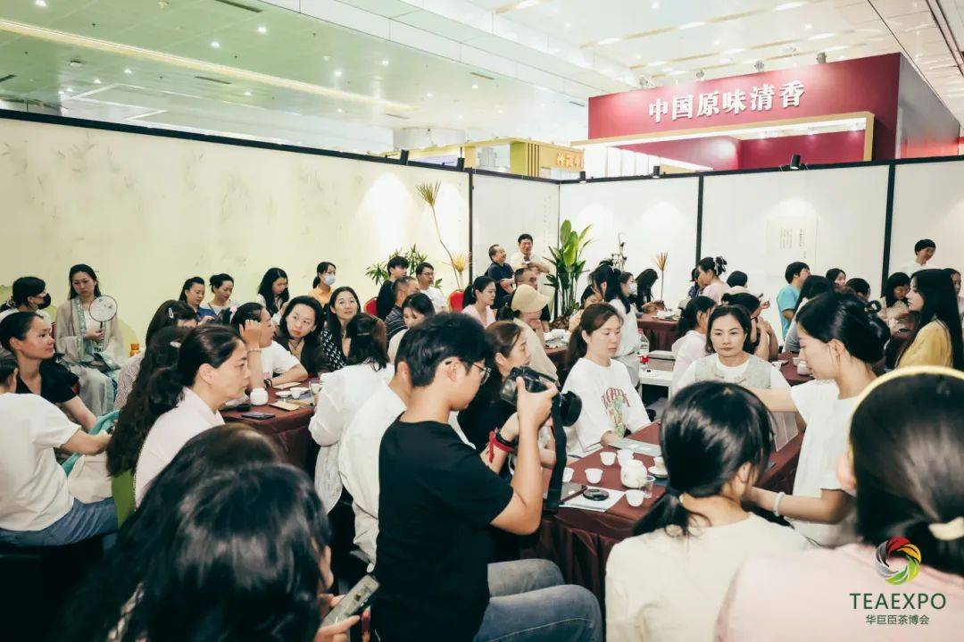 华巨臣第15届武汉茶博会首日现场直击jbo竞博登录(图8)