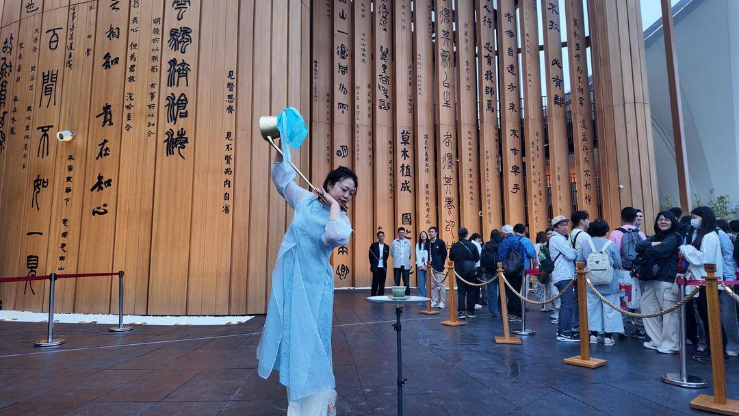青城功夫长嘴壶茶艺德阳杂技世博会“川味”表演出圈(图3)
