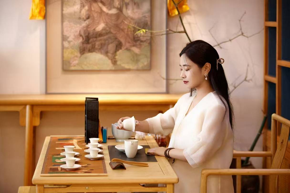 刘翊箴（著名青年茶艺师刘爽）：以茶为墨书写青春茶韵传奇在世界舞台上绽放耀眼光芒(图1)