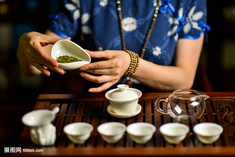 石湾镇举行干部职工茶艺培训活动